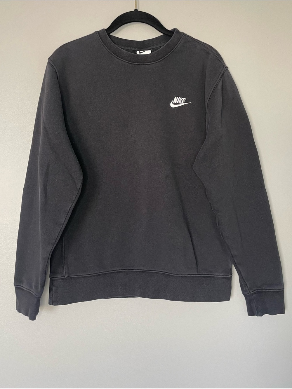 Nike Black Sportswear Club Fleece Unisex Sweatshirt - Picture 1 of 12